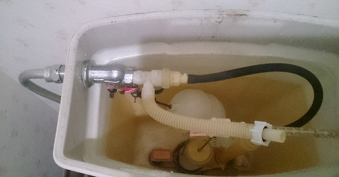 枚方市甲斐田東町 トイレタンクの水漏れ修理